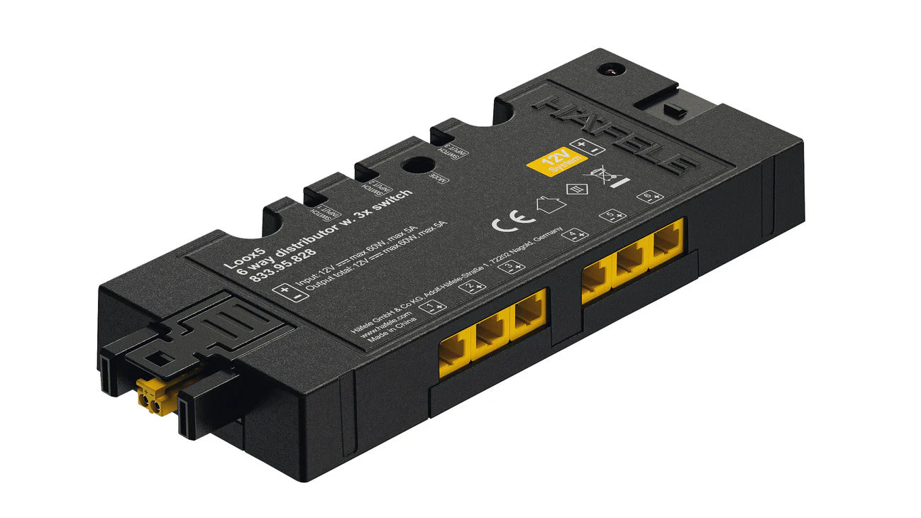 Distributor, 6-Way, with Switching Function
For use with Loox5 12 V drivers and lights, Max. connected wattage 60 W