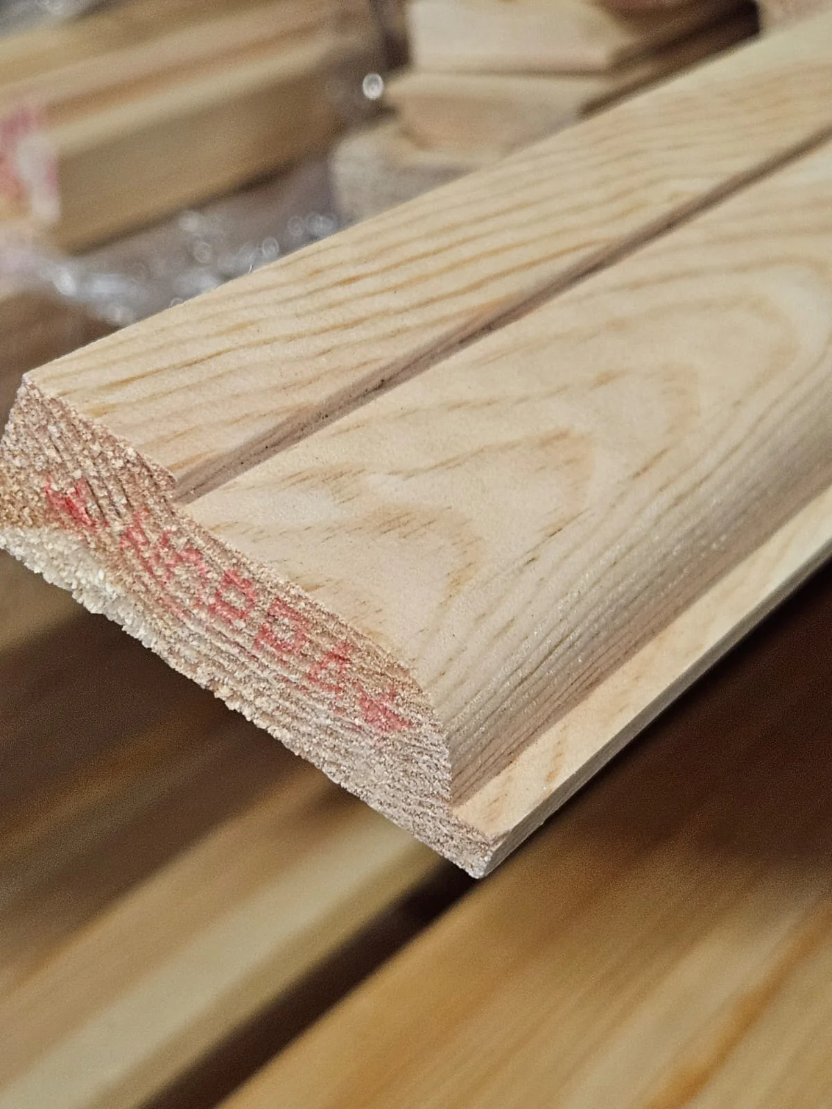 RED DEAL ARCHITRAVE LAMBS TONGUE(69 21)  4.2mt LENGTH