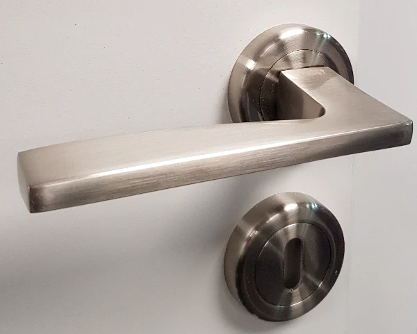 Sonnato Genoa Satin Chrome Lever On Rose C/W Escutcheon