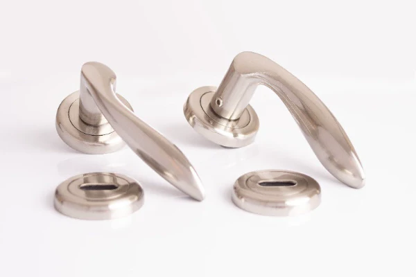 Sonnato Pieta Satin Chrome Lever On Rose C/W Lock & Escutcheon