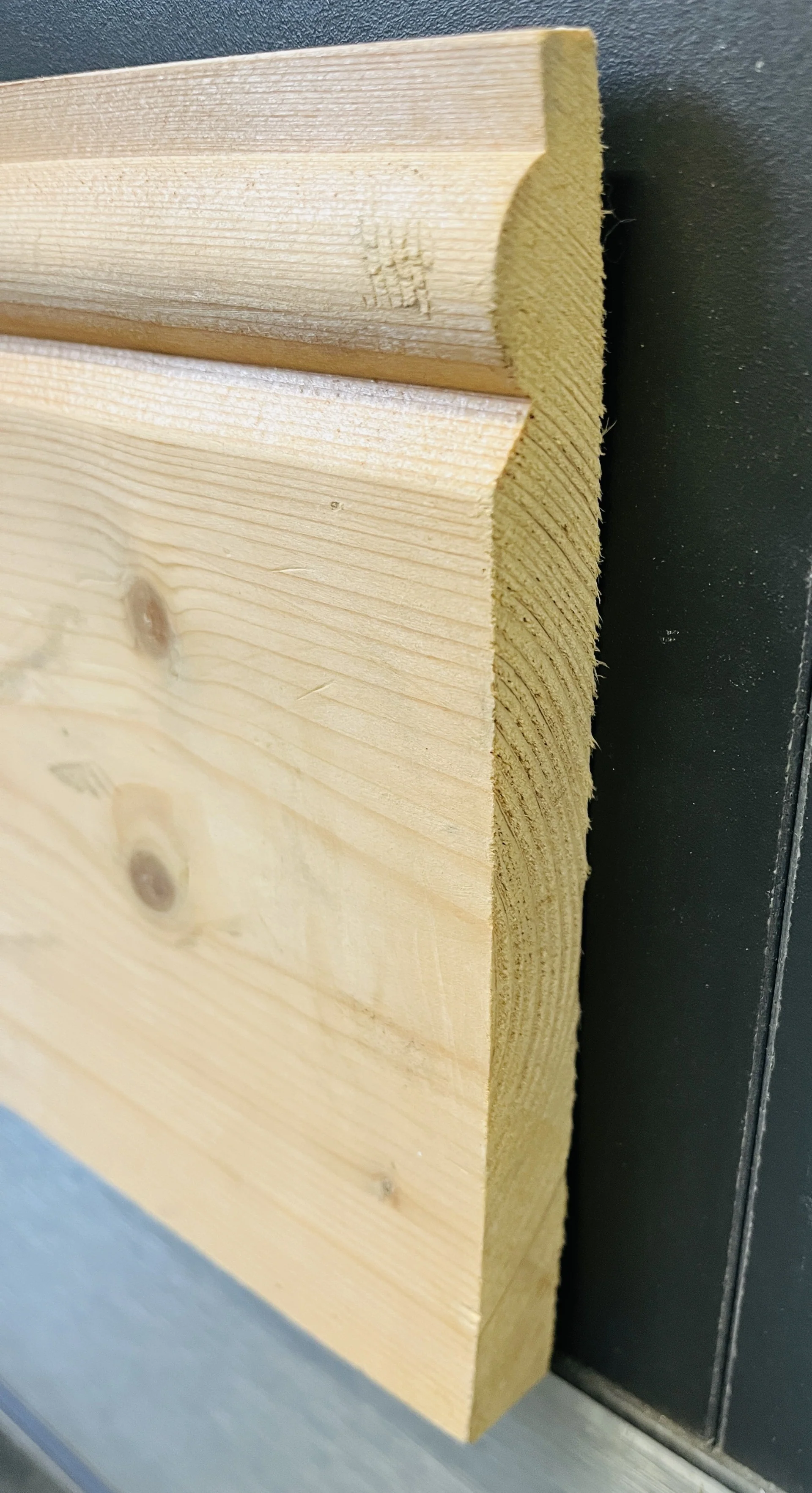 WHITE DEAL 7 TORUS  SKIRTING 169X19 PER 4.8MT